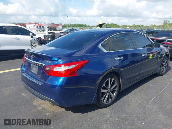 2017 Nissan Altima SR z VIN 1N4AL3AP8HN309048, wystawiony jako IAAI lot #42536729 z przebiegiem 132 465 mil mil oraz . Historia ofert i sprzedaży dostępna na DreamBid. Obrazek 4.