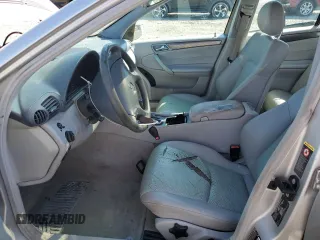 2004 Mercedes-Benz C 230 Kompressor z VIN WDBRF40J44F449334, wystawiony jako Copart lot #55531205 z przebiegiem 234 285 mil mil oraz Szkoda całkowita • Salvage title. Historia ofert i sprzedaży dostępna na DreamBid. Obrazek 7.