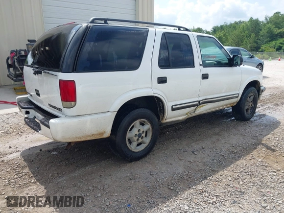 2001 Chevrolet Blazer LT z VIN 1GNDT13W712201180, wystawiony jako IAAI lot #42451872 z przebiegiem 88 433 mil mil oraz . Historia ofert i sprzedaży dostępna na DreamBid. Obrazek 4.