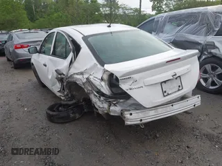 2016 Nissan Versa S z VIN 3N1CN7AP3GL904475, wystawiony jako IAAI lot #42108162 z przebiegiem 91 000 mil mil oraz . Historia ofert i sprzedaży dostępna na DreamBid. Obrazek 3.