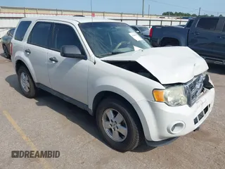 2012 Ford Escape XLS z VIN 1FMCU0C73CKA96298, wystawiony jako IAAI lot #42280695 z przebiegiem 106 454 mil mil oraz . Historia ofert i sprzedaży dostępna na DreamBid. Obrazek 1.
