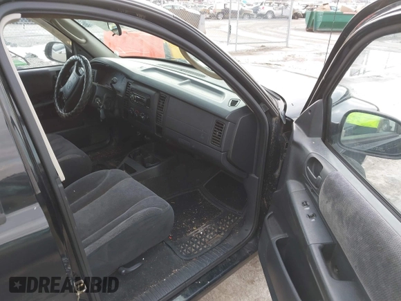 2004 Dodge Dakota Sport with VIN 1D7HL38N24S768283, listed as a IAAI auction lot 41635910 with 328,505 mi miles. Bid and sale history available at carsss.com. Image 5.