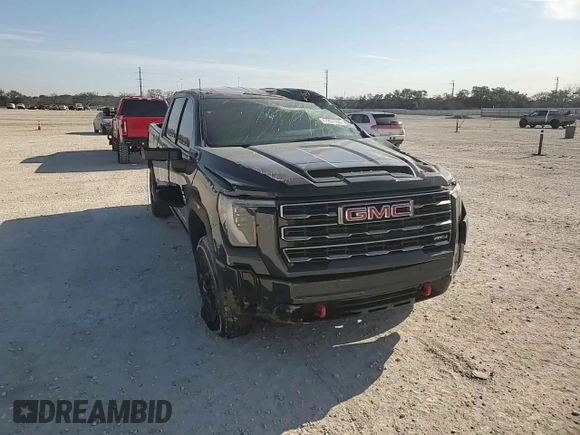 2025 GMC Sierra 2500HD AT4 z VIN 1GT4UPEY4SF204846, wystawiony jako Copart lot #47201165 z przebiegiem 2 557 mil mil oraz Szkoda całkowita • Salvage title. Historia ofert i sprzedaży dostępna na DreamBid. Obrazek 10.