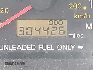 1999 Mitsubishi Mirage z VIN JA3AY36C2XU019134, wystawiony jako IAAI lot #42077649 z przebiegiem 304 426 mil mil oraz . Historia ofert i sprzedaży dostępna na DreamBid. Obrazek 16.