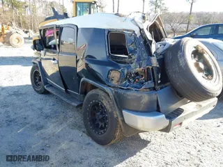 2007 Toyota FJ Cruiser with VIN JTEZU11FX70016328, listed as a IAAI auction lot 41596402 with 258,836 mi miles. Bid and sale history available at carsss.com. Image 3.