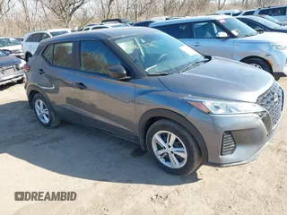 2023 Nissan Kicks S z VIN 3N1CP5BV3PL539498, wystawiony jako IAAI lot #38813156 z przebiegiem 18 559 mil mil oraz . Historia ofert i sprzedaży dostępna na DreamBid. Obrazek 1.