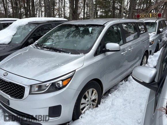 2018 Kia Sedona L with VIN KNDMA5C17J6403388, listed as a Copart auction lot 47965185 with 159,896 mi miles and Clean Title. Bid and sale history available at carsss.com. Image 2.