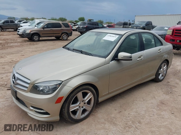 2011 Mercedes-Benz C 300 Sport z VIN WDDGF5EB8BR184662, wystawiony jako IAAI lot #42803819 z przebiegiem 152 941 mil mil oraz . Historia ofert i sprzedaży dostępna na DreamBid. Obrazek 2.