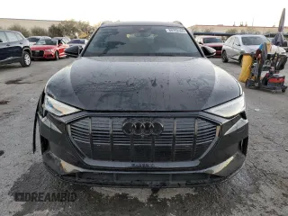 2022 Audi e-tron Premium Plus с VIN WA1LAAGE5NB021918, выставлен на аукционе Copart как лот 88352465 с пробегом 42 662 миль миль и Списание • Salvage title. История ставок и продаж доступна на DreamBid. Изображение 5.