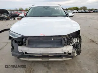 2021 Audi e-tron Premium z VIN WA1AAAGE7MB023949, wystawiony jako Copart lot #50706165 z przebiegiem 53 839 mil mil oraz Szkody całkowita. Historia ofert i sprzedaży dostępna na DreamBid. Obrazek 5.