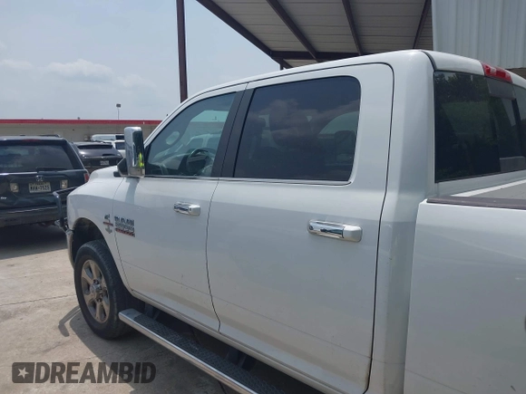 2018 Ram 2500 Big Horn z VIN 3C6UR5DL8JG341532, wystawiony jako IAAI lot #42259456 z przebiegiem 184 762 mil mil oraz . Historia ofert i sprzedaży dostępna na DreamBid. Obrazek 15.
