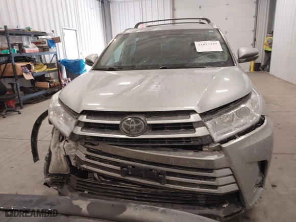 2019 Toyota Highlander SE with VIN 5TDJZRFHXKS578537, listed as a IAAI auction lot 41617419 with 127,877 mi miles. Bid and sale history available at carsss.com. Image 12.