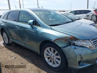 2010 Toyota Venza with VIN 4T3ZA3BBXAU037042, listed as a IAAI auction lot 41913264 with 194,847 mi miles. Bid and sale history available at carsss.com. Image 6.