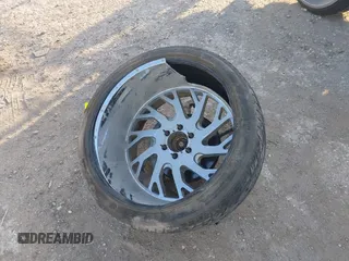 2020 Chevrolet Silverado 1500 LT z VIN 3GCUYDED2LG199937, wystawiony jako IAAI lot #41755254 z przebiegiem 43 679 mil mil oraz . Historia ofert i sprzedaży dostępna na DreamBid. Obrazek 12.