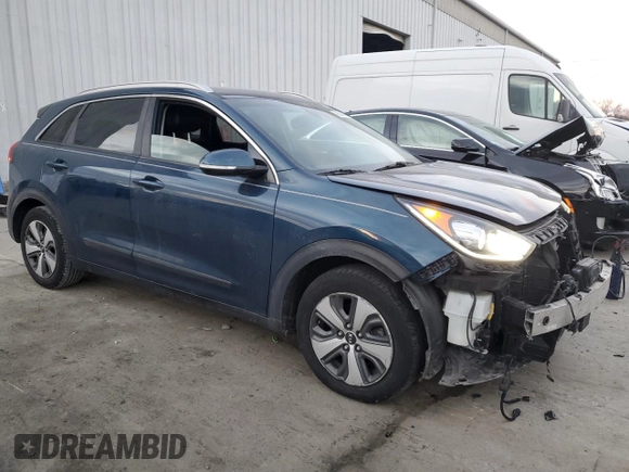 2019 Kia Niro Touring with VIN KNDCE3LC7K5321433, listed as a Copart auction lot 88004415 with 104,435 mi miles and Salvage Title. Bid and sale history available at carsss.com. Image 4.