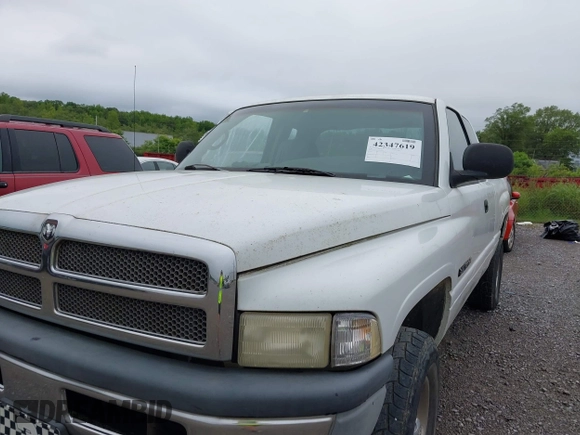 1999 Dodge 1500 z VIN 1B7HF13Y3XJ616238, wystawiony jako IAAI lot #42347619 z przebiegiem 225 237 mil mil oraz . Historia ofert i sprzedaży dostępna na DreamBid. Obrazek 6.