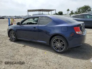 2013 Scion tC z VIN JTKJF5C76D3063027, wystawiony jako Copart lot #56604955 z przebiegiem 109 813 mil mil oraz Szkoda całkowita • Salvage title. Historia ofert i sprzedaży dostępna na DreamBid. Obrazek 2.