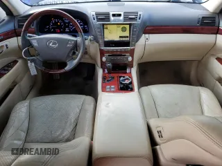 2010 Lexus LS 460 z VIN JTHCL5EF5A5008760, wystawiony jako Copart lot #86811184 z przebiegiem 141 508 mil mil oraz Szkoda całkowita • Salvage title. Historia ofert i sprzedaży dostępna na DreamBid. Obrazek 8.