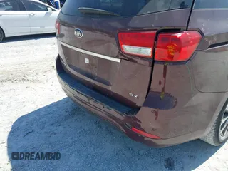 2015 Kia Sedona EX with VIN KNDMC5C19F6018139, listed as a IAAI auction lot 42031165 with 136,484 mi miles. Bid and sale history available at carsss.com. Image 6.