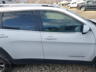 2019 Jeep Cherokee Altitude with VIN 1C4PJLLX0KD383858, listed as a IAAI auction lot 41414144 with 78,013 mi miles. Bid and sale history available at carsss.com. Image 13.