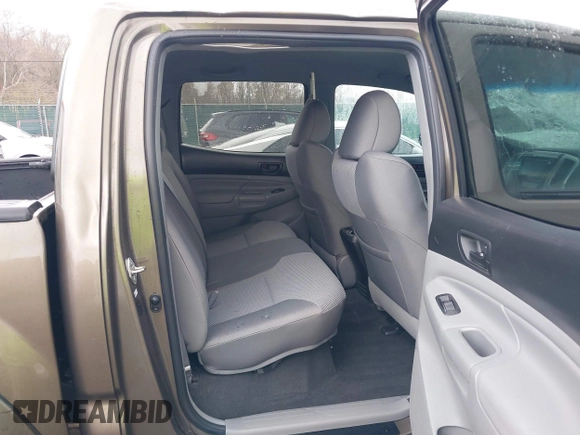 2015 Toyota Tacoma with VIN 3TMLU4EN1FM201554, listed as a IAAI auction lot 42008012 with 118,313 mi miles and . Bid and sale history available at DreamBid. Image 8.