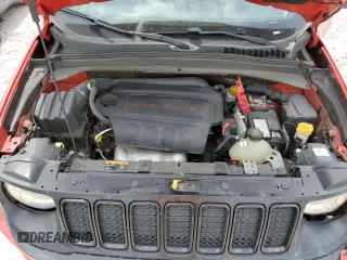 2020 Jeep Renegade Jeepster z VIN ZACNJAAB3LPL78799, wystawiony jako Copart lot #60658745 z przebiegiem 102 761 mil mil oraz Szkoda całkowita • Salvage title. Historia ofert i sprzedaży dostępna na DreamBid. Obrazek 12.