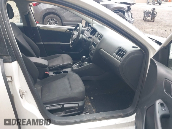 2015 Volkswagen Jetta SE с VIN 3VWD17AJ8FM335279, выставлен на аукционе IAAI как лот 42037495 с пробегом 106 893 миль миль и . История ставок и продаж доступна на DreamBid. Изображение 5.