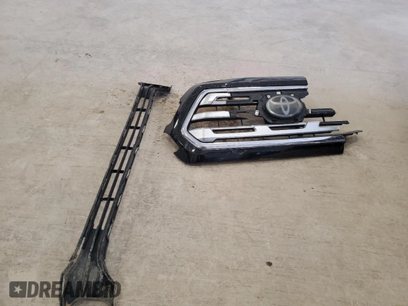 2018 Toyota Tacoma SR5 z VIN 3TMEZ5CN3JM072275, wystawiony jako Copart lot #56141695 z przebiegiem Nie podano mil oraz Czysty tytuł • Clean title. Historia ofert i sprzedaży dostępna na DreamBid. Obrazek 12.