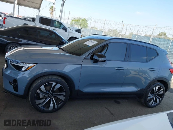 2023 Volvo XC40 Ultimate Dark Theme z VIN YV4L12UX9P2952245, wystawiony jako IAAI lot #42205666 z przebiegiem 19 952 mil mil oraz . Historia ofert i sprzedaży dostępna na DreamBid. Obrazek 14.