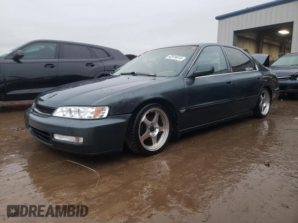 1996 Honda Accord LX with VIN 1HGCD5639TA161978, listed as a Copart auction lot 42516615 with 95,238 mi miles and Salvage Title. Bid and sale history available at DreamBid. Image 1.