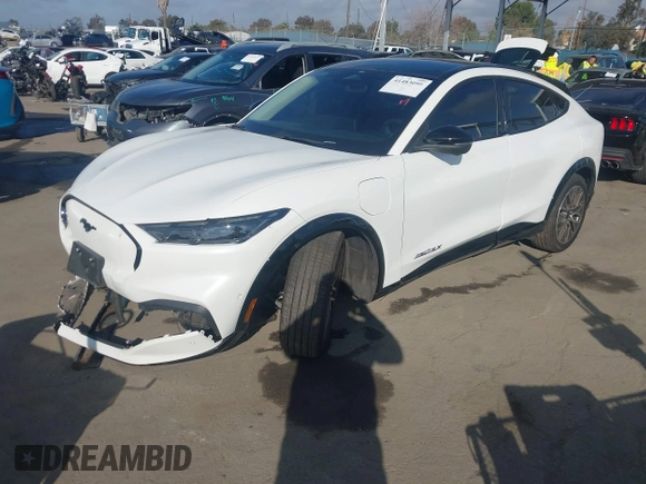 2024 Ford Mustang Mach-E Premium z VIN 3FMTK3R70RMA06461, wystawiony jako IAAI lot #41483098 z przebiegiem 5 647 mil mil oraz . Historia ofert i sprzedaży dostępna na DreamBid. Obrazek 17.