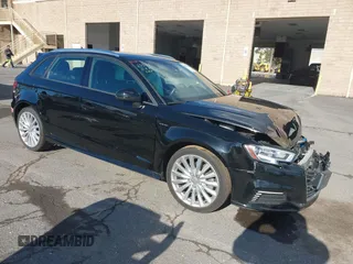 2017 Audi A3 e-tron Sportback Premium z VIN WAUUPBFF6HA080315, wystawiony jako IAAI lot #41539464 z przebiegiem 80 295 mil mil oraz . Historia ofert i sprzedaży dostępna na DreamBid. Obrazek 1.