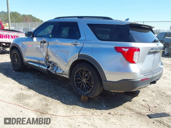 2020 Ford Explorer XLT with VIN 1FMSK7DH8LGA09516, listed as a IAAI auction lot 41650942 with 113,000 mi miles and . Bid and sale history available at carsss.com. Image 3.