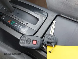 2004 Toyota Camry LE z VIN 4T1BE32K14U282508, wystawiony jako IAAI lot #41445997 z przebiegiem 205 826 mil mil oraz . Historia ofert i sprzedaży dostępna na DreamBid. Obrazek 11.