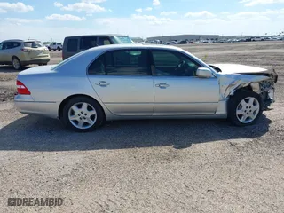 2005 Lexus LS 430 with VIN JTHBN36F955001986, listed as a IAAI auction lot 34319638 with 102,516 mi miles. Bid and sale history available at carsss.com. Image 13.