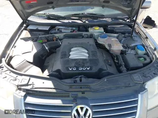 2003 Volkswagen Passat GLX with VIN WVWRH63B73P189189, listed as a IAAI auction lot 41695418 with 135,023 mi miles. Bid and sale history available at carsss.com. Image 10.