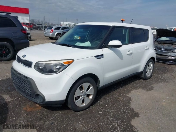2015 Kia Soul with VIN KNDJN2A2XF7157813, listed as a IAAI auction lot 41692105 with 132,416 mi miles. Bid and sale history available at carsss.com. Image 2.