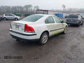 2002 Volvo S60 with VIN YV1RS58D322119152, listed as a IAAI auction lot 41104616 with 132,133 mi miles. Bid and sale history available at carsss.com. Image 4.