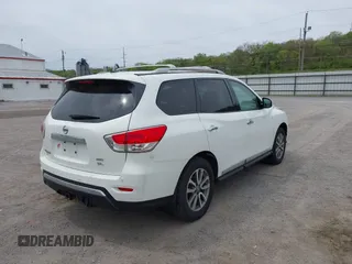 2013 Nissan Pathfinder S with VIN 5N1AR2MM4DC678284, listed as a IAAI auction lot 42149336 with 186,213 mi miles. Bid and sale history available at carsss.com. Image 4.