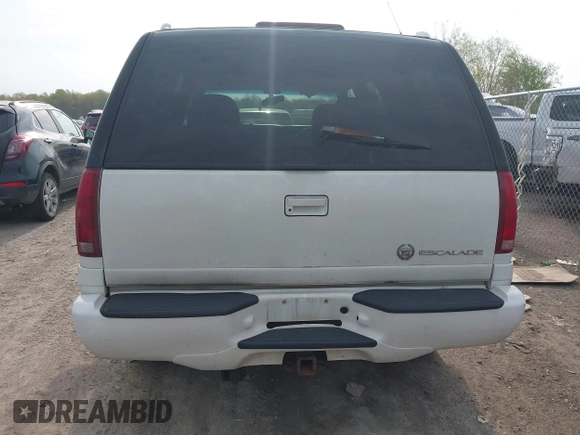 2000 Cadillac Escalade z VIN 1GYEK63R1YR207043, wystawiony jako IAAI lot #42139944 z przebiegiem 225 265 mil mil oraz . Historia ofert i sprzedaży dostępna na DreamBid. Obrazek 16.