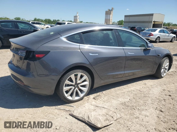 2018 Tesla Model 3 Long Range Battery z VIN 5YJ3E1EB4JF116531, wystawiony jako Copart lot #55609755 z przebiegiem 63 695 mil mil oraz Szkody całkowita. Historia ofert i sprzedaży dostępna na DreamBid. Obrazek 3.