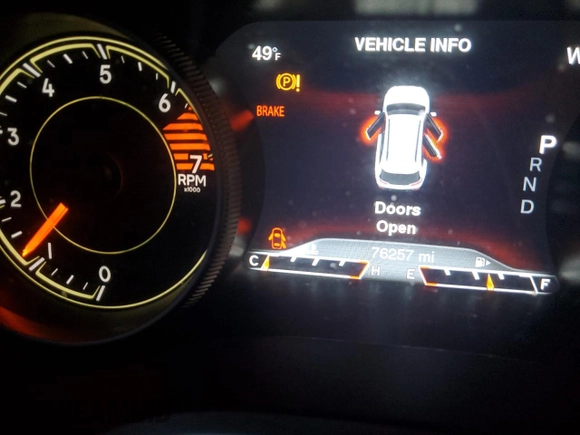 2018 Jeep Cherokee Limited z VIN 1C4PJMDB0JD571030, wystawiony jako Copart lot #84747194 z przebiegiem 76 257 mil mil oraz Szkoda całkowita • Salvage title. Historia ofert i sprzedaży dostępna na DreamBid. Obrazek 9.