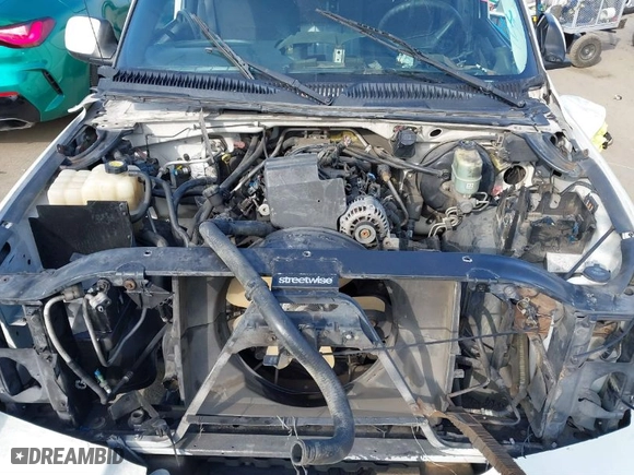 2001 Chevrolet Silverado 1500 LS with VIN 1GCEC19T61Z209787, listed as a IAAI auction lot 41473145 with 1 mi miles. Bid and sale history available at carsss.com. Image 10.