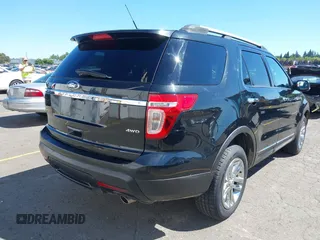 2014 Ford Explorer XLT with VIN 1FM5K8D83EGB11697, listed as a IAAI auction lot 42203447 with 155,027 mi miles and . Bid and sale history available at carsss.com. Image 4.
