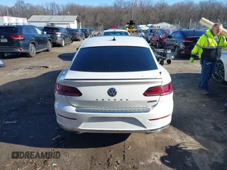 2019 Volkswagen Arteon SEL R-Line с VIN WVWSR7AN7KE025159, выставлен на аукционе IAAI как лот 41191814 с пробегом 82 622 миль миль и . История ставок и продаж доступна на DreamBid. Изображение 17.