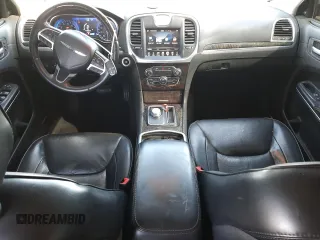 2016 Chrysler 300 C z VIN 2C3CCAEG9GH147556, wystawiony jako Copart lot #56751675 z przebiegiem 79 422 mil mil oraz Szkoda całkowita • Salvage title. Historia ofert i sprzedaży dostępna na DreamBid. Obrazek 8.