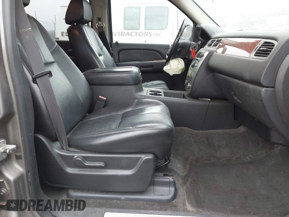 2007 GMC Yukon XL SLT with VIN 1GKFK16367J222143, listed as a IAAI auction lot 41676370 with 211,565 mi miles. Bid and sale history available at carsss.com. Image 5.