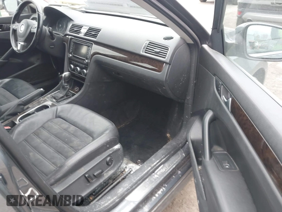 2015 Volkswagen Passat 2.0L TDI SEL Premium with VIN 1VWCV7A34FC094467, listed as a IAAI auction lot 42030825 with 184,517 mi miles. Bid and sale history available at carsss.com. Image 5.