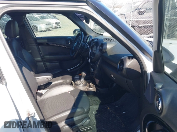 2014 MINI Countryman S with VIN WMWZC3C52EWP25060, listed as a IAAI auction lot 41642855 with 240,396 mi miles and . Bid and sale history available at DreamBid. Image 5.