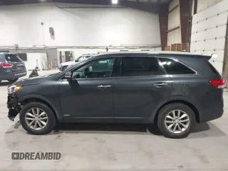 2017 Kia Sorento LX with VIN 5XYPGDA38HG250523, listed as a IAAI auction lot 41965678 with 100,794 mi miles. Bid and sale history available at carsss.com. Image 14.
